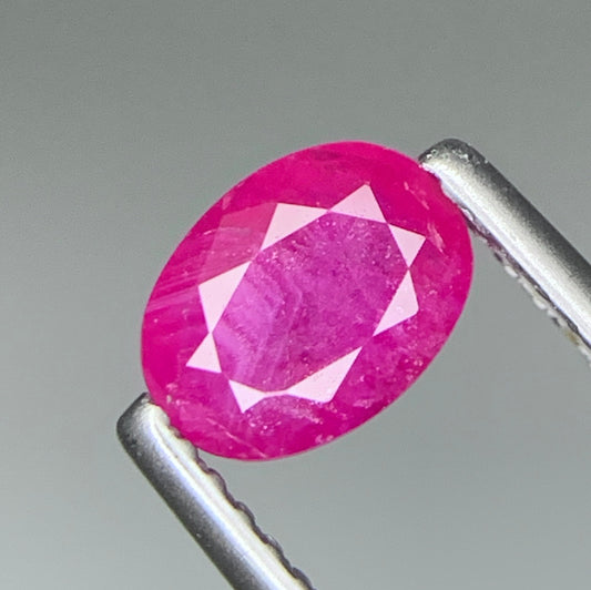 Alluring 1.37ct Natural Pink Sapphire – Heat Treated Gemstone